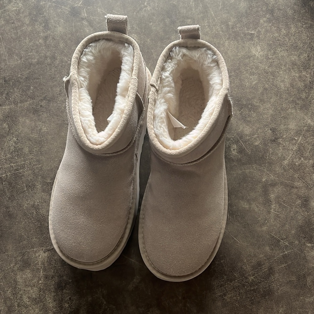 Boots - Picture 2 of 4